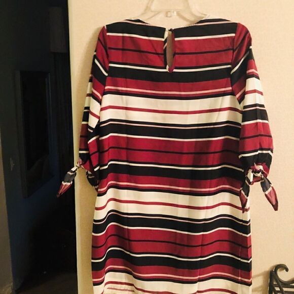 Dress   - Picture 5 of 5